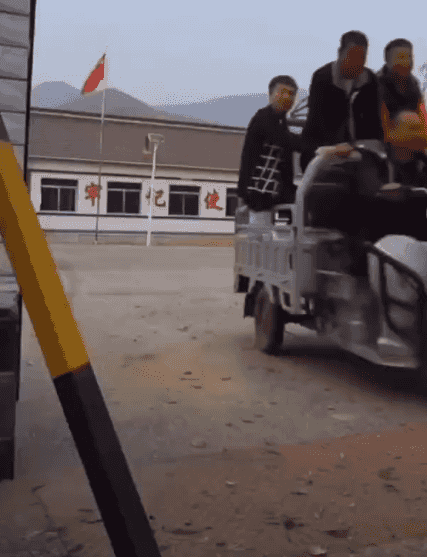 消防点名的第二天 张同学又被交警盯上了