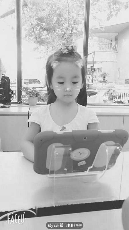 杭州电动车骑行中发生爆炸 被烧伤7岁小女孩今晨离世