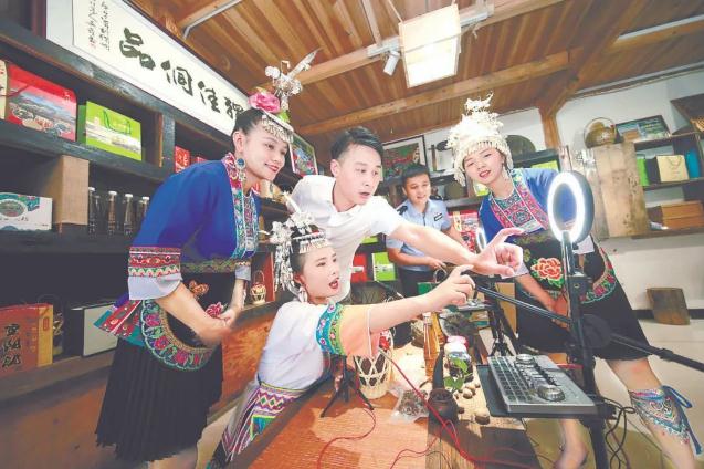 中纪委评薇娅偷逃税被罚：直播不是法外之地 要自觉依法纳税