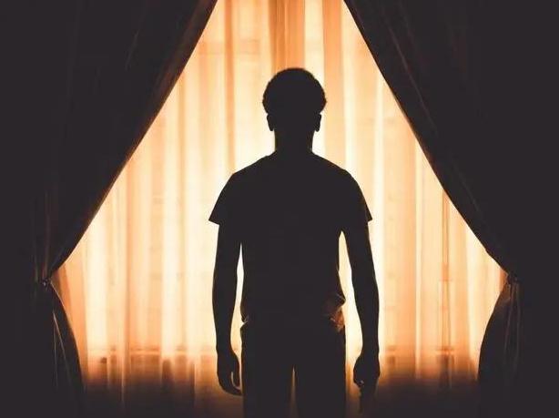 刚毕业就面临生活困境该如何抉择？