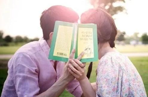 为何你追女孩很容易跪舔？深度解析跪舔背后的心理