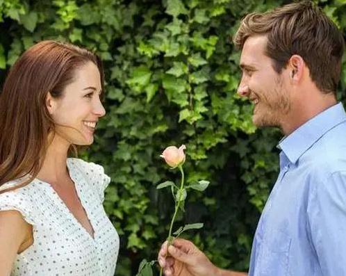 如何让她感到温暖与贴心，让她爱上你