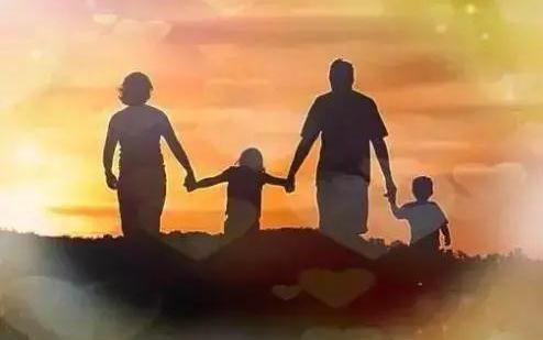 面对偏心的父母，心里过不去这个坎，该不该和父母计较？