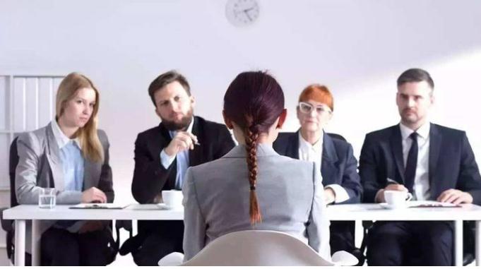 遇到挑你刺的同事别一昧忍让，教你2招阳谋，不动声色搞定TA