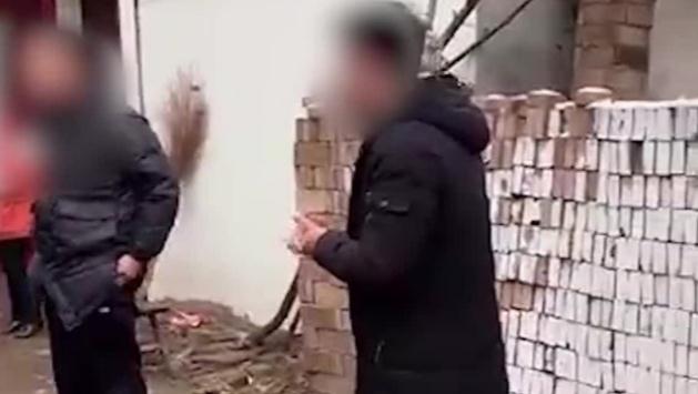 男子骑电动车排队1小时等相亲 被女方家长劝返