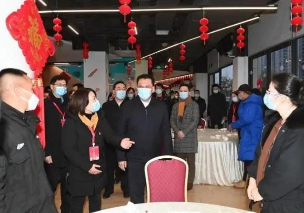 浙江省委书记、省长与一线防疫人员共度除夕