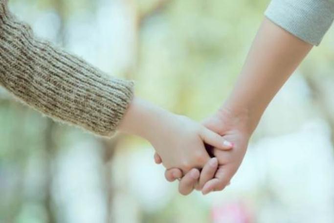 长相平平又口袋没钱的人，是靠什么魅力做到不停换女朋友的？