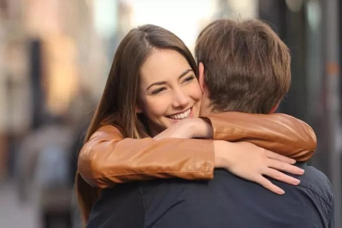 直男发问：“我送女生上下班，算对她好还是跪舔？”