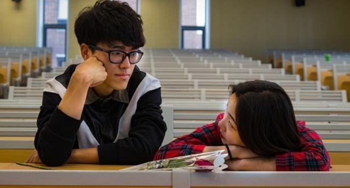 由于工作环境人少，如何才能交到新朋友？