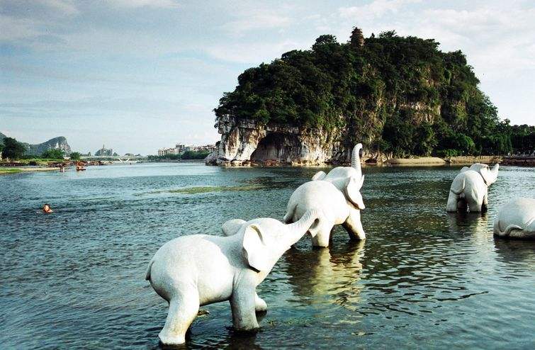 国学经典诗词【吊许建业烈士】原文及解析&#8203;