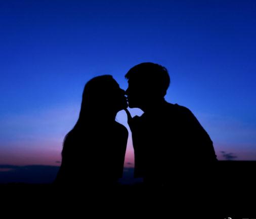 在什么情况下女生会在毫无预兆说分手？