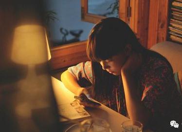 分手后很快找到新欢的人，有哪些心理？