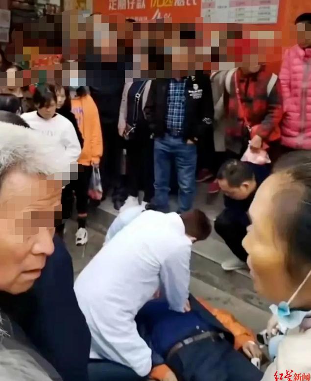 “1元钱的悲剧”：七旬大爷卖菜与顾客起纠纷倒地身亡 警方介入调查