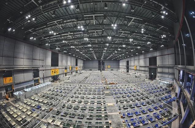 上海最大方舱医院启用(图)