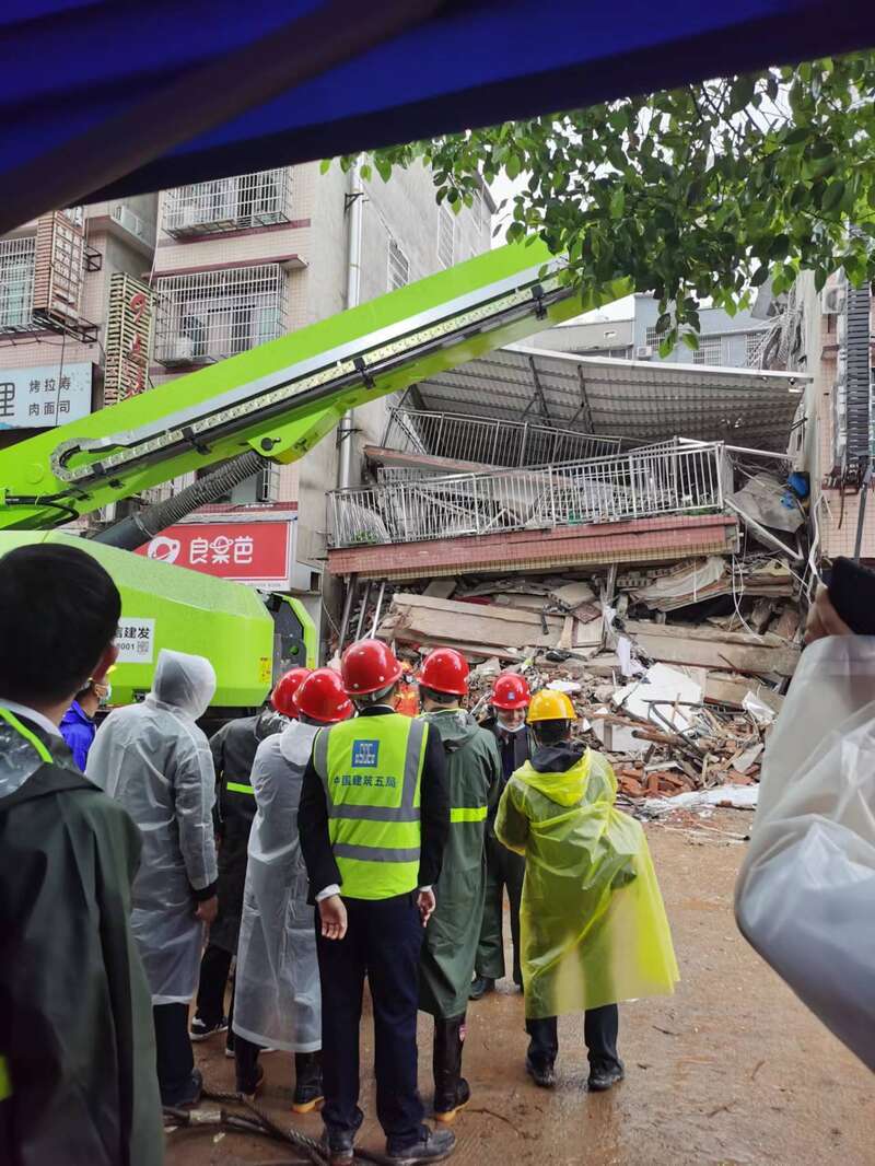 长沙塌楼尚有多人失联 当地人大代表曾调查自建房随意加层问题