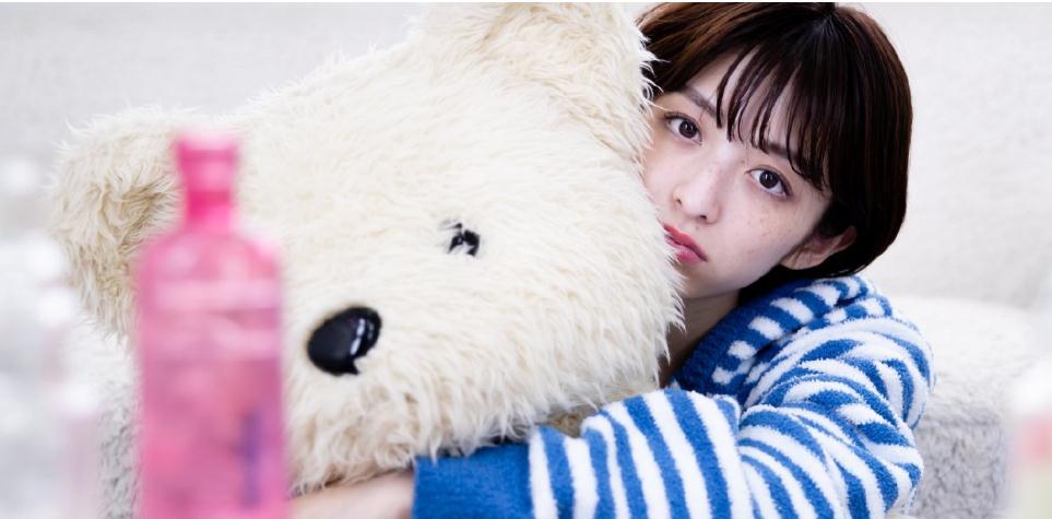 男朋友和其他女生聊天有点暧昧，我该怎么办？