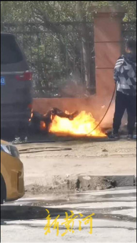 哈尔滨洗车摊男子烧伤身亡 施救者发声