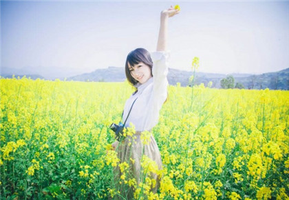 在非单身情况下，女孩舔你冰淇凌，你该怎么办？