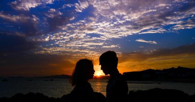 老公事业受挫和我冷战后提出离婚，我该怎么办？