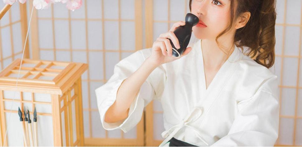 女生不回信息却发朋友圈，还要继续追吗？