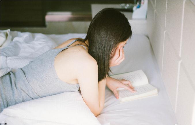 男生爱一个女生能忍住不联系吗？