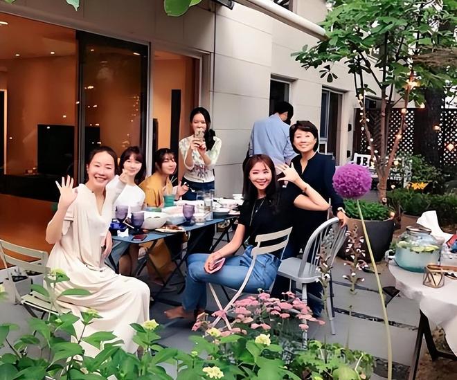 孙艺珍官宣怀孕后和闺蜜聚会，玄彬为她们做烤肉