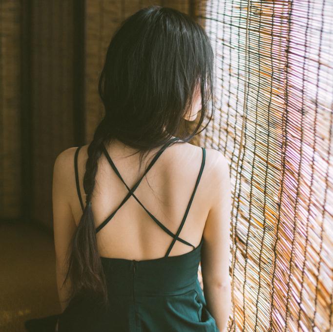 为什么女生吹完头发，就不回你消息了？