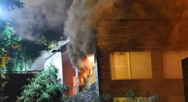 林青霞香港豪宅失火 现场浓烟滚滚猛烧超过三小时