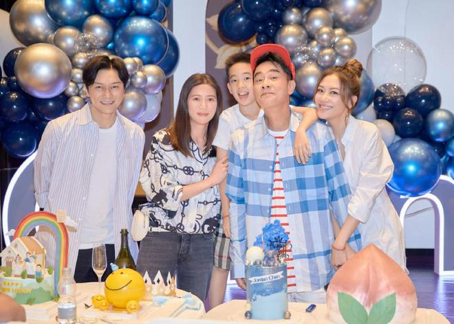 陈小春庆生全家出镜超有爱 张智霖袁咏仪也现身庆祝