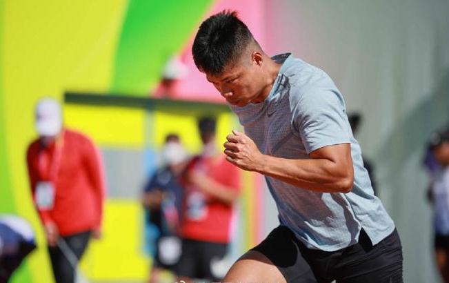 男子百米预赛苏炳添上演赛季首秀 10秒15晋级半决赛