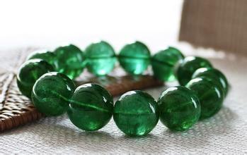 秋天适合戴什么材质的首饰？