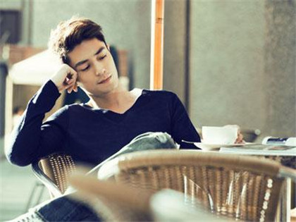 男友冷暴力分手，应该求复合吗？