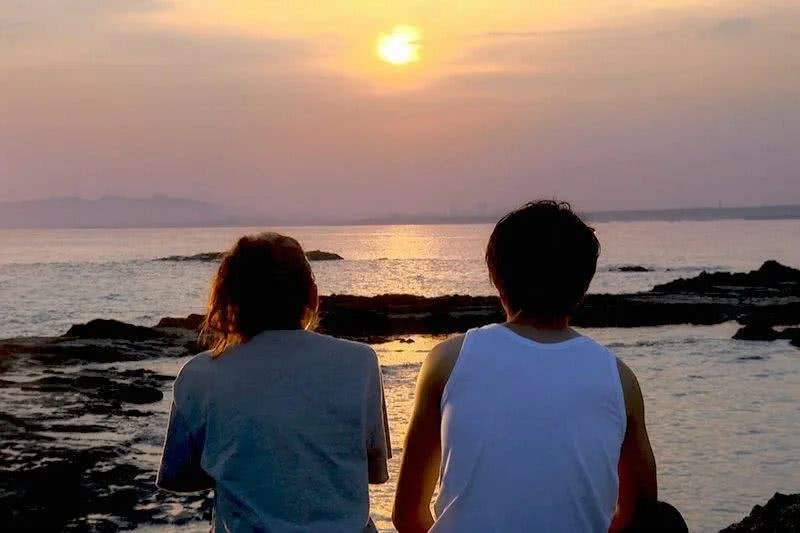 明显对自己有好感的男生突然一段时间不联系是什么意思？