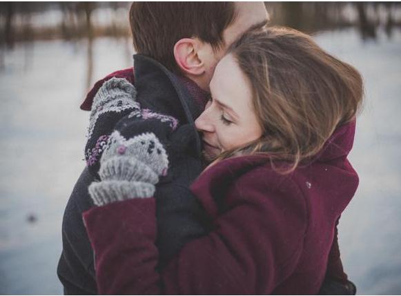 男人一旦动了真情，会有什么表现？