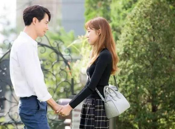 你想和前男友复合，但是他觉得你很烦怎么办？