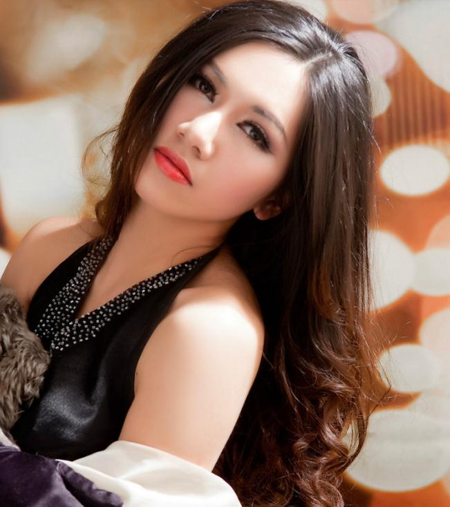 喜欢公司的女下属，邀约被拒了，接下来该怎么办？