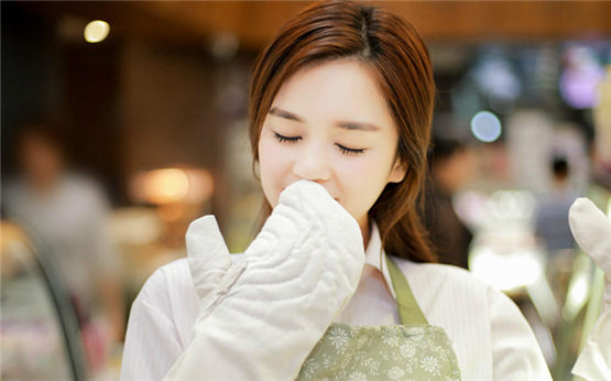 女生跟我第二次约会时主动吻了我，现在对我态度转冷，我接下来该怎么做？