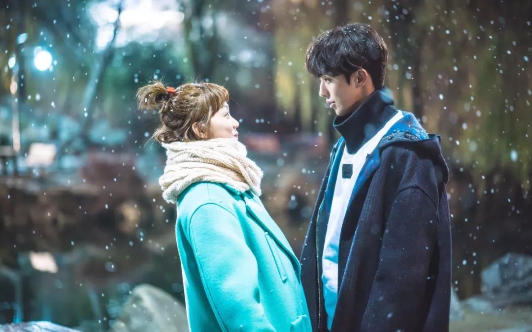 追求以前的小学同学快一年半，猜不透女生的心思，接下来该怎么办？