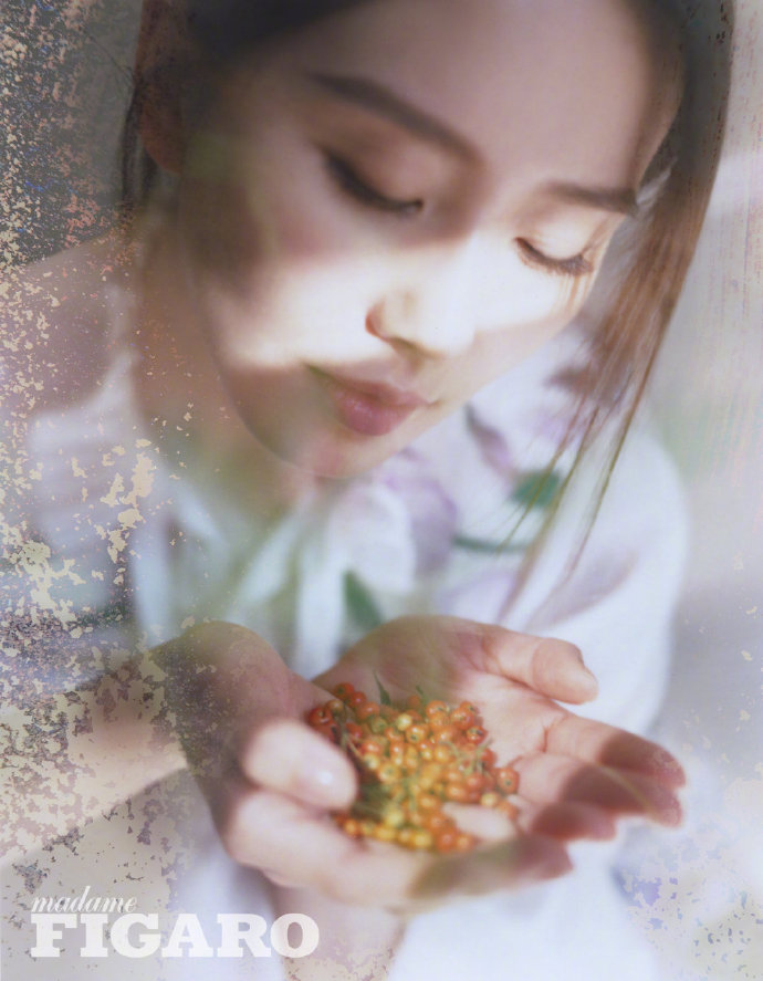 被喜欢的女生拒绝之后与其相处来往的不错，该如何继续？