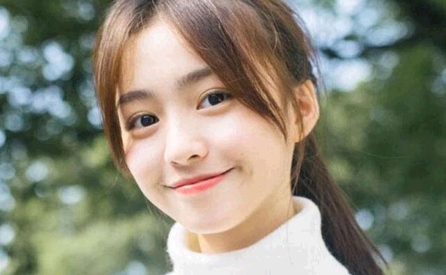 目前正在读大学，如何追异地的以前高中时的女同学?