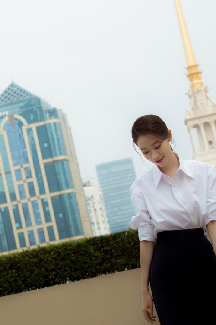 遇到一个没有能力的领导，该怎么办？你就偷着乐吧