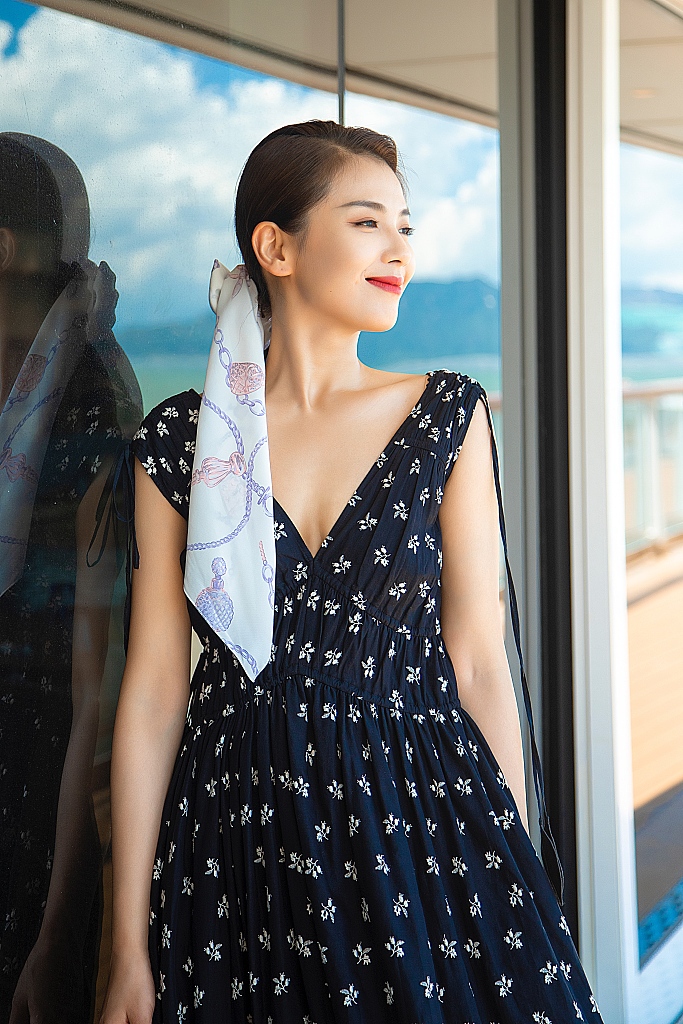 我跟领导闹矛盾后，同事都不敢和我说话，为什么同事都是势利眼？