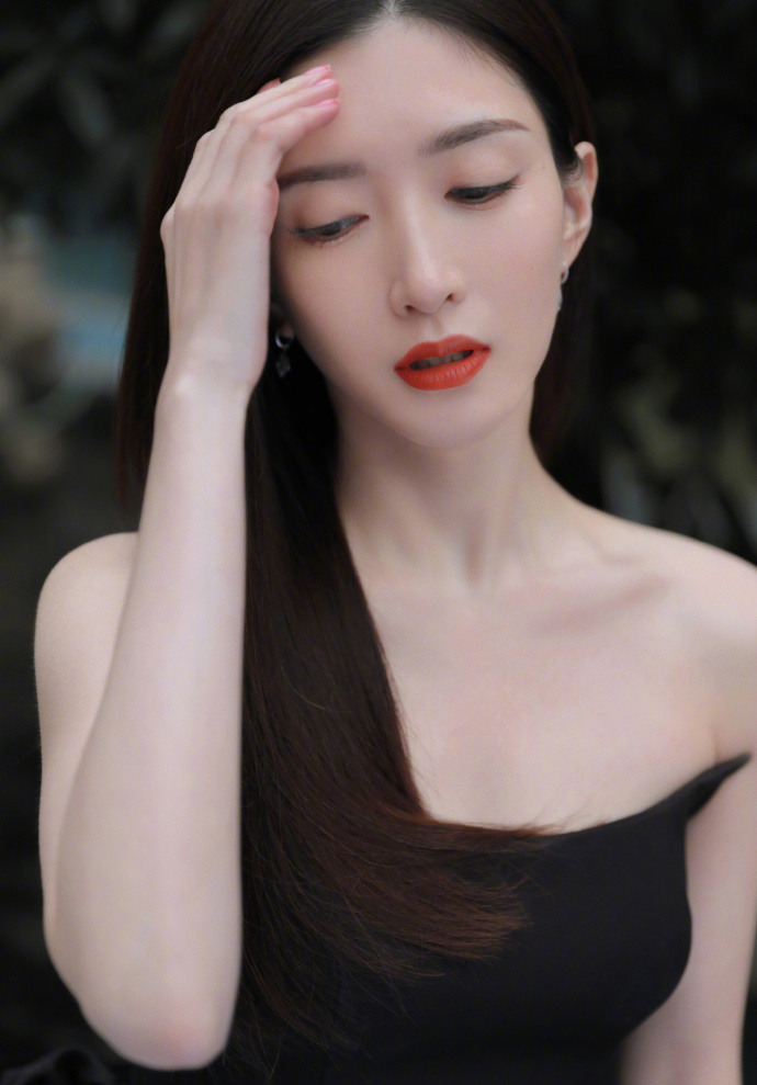 给领导送了很贵的红酒，短信告诉他价格，领导生气退回，怎么办？