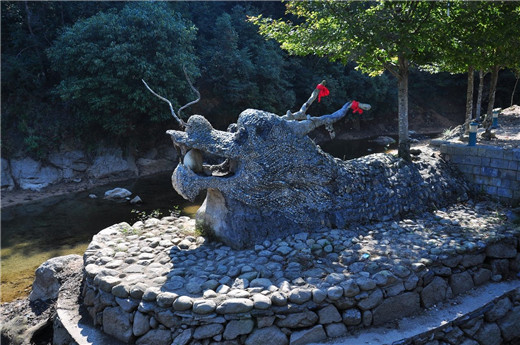 职场谋略：领导树立威信的三大方式，看过才明白领导的行为！