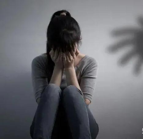 精神病人的“假想敌”，为什么会产生幻觉妄想？