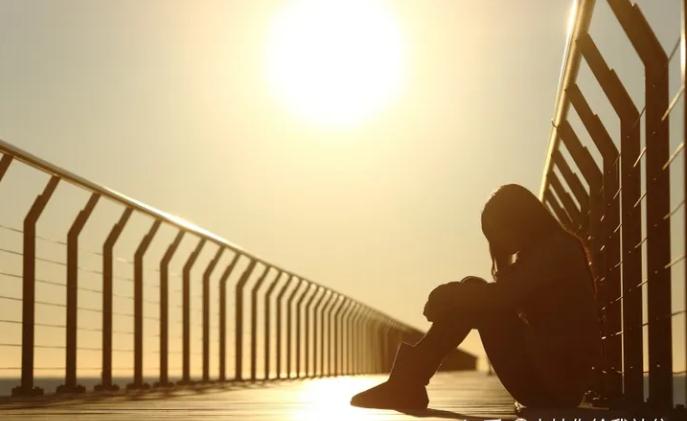 “现在生活这么好，小小年纪，怎么会抑郁呢？”