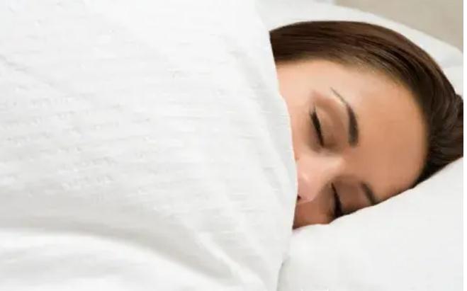 老人失眠怎么办？子女如何帮助他们