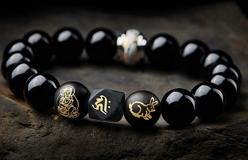 本命年三合饰品可以自己买吗，本命年戴三合饰品注意什么