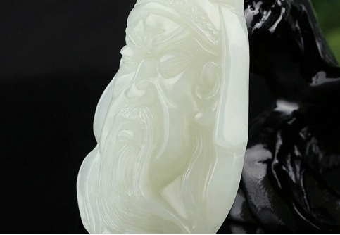 翡翠公关吊坠适合什么人戴，什么人戴关公好