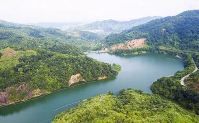 寻龙点穴和建宅找地：地有八不用